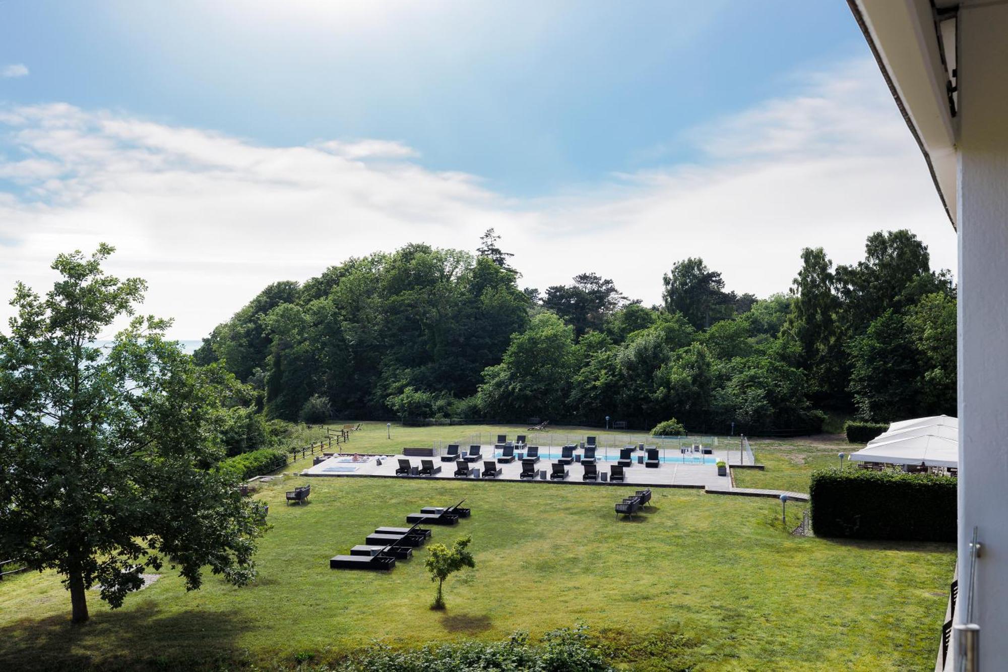 Fredensborg Badehotel Ronne Exterior photo